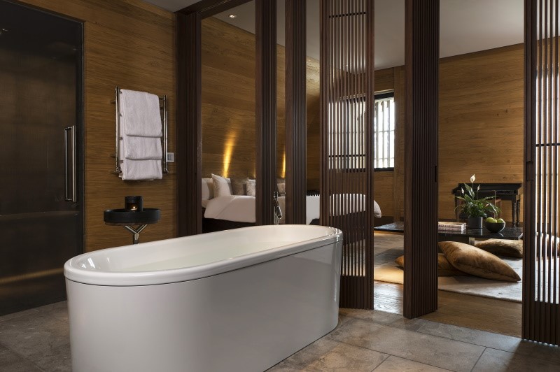 Deluxe Room Badezimmer &copy;The Chedi Andermatt