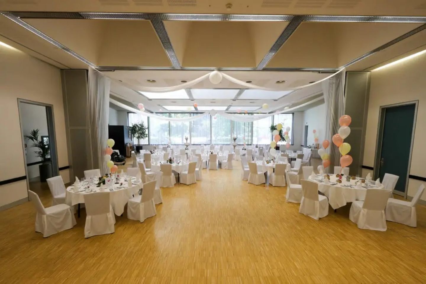 <p>Hotel Vatel - Salle Banquet Mariage - MICE Service Group</p>