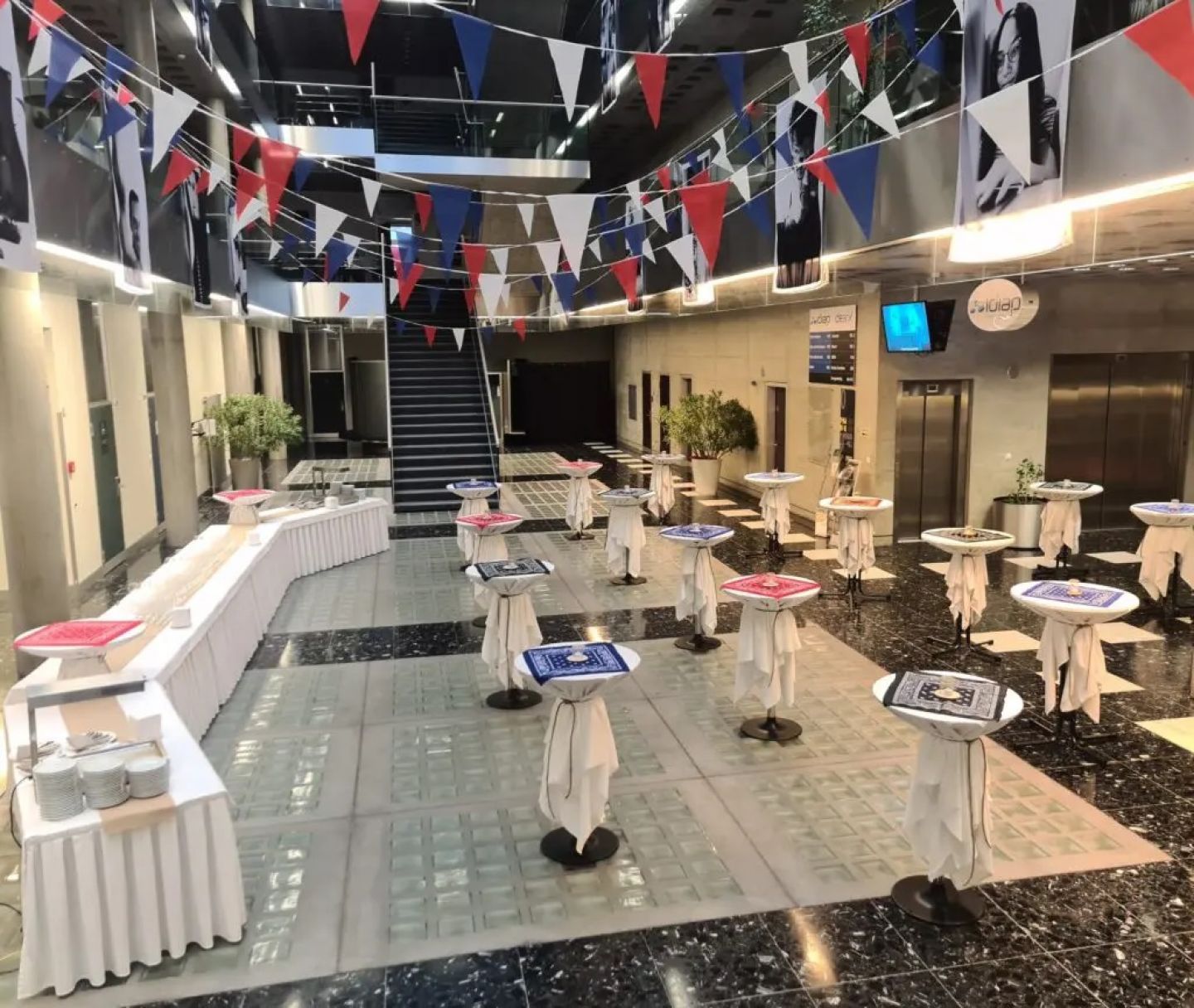 <p>Hotel Vatel - Hall - MICE Service Group</p>