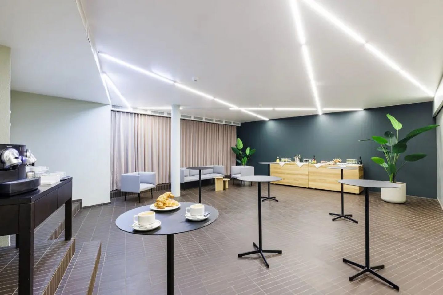 <p>Sorell Hotel Ador - Foyer - MICE Service Group</p>
<p> </p>