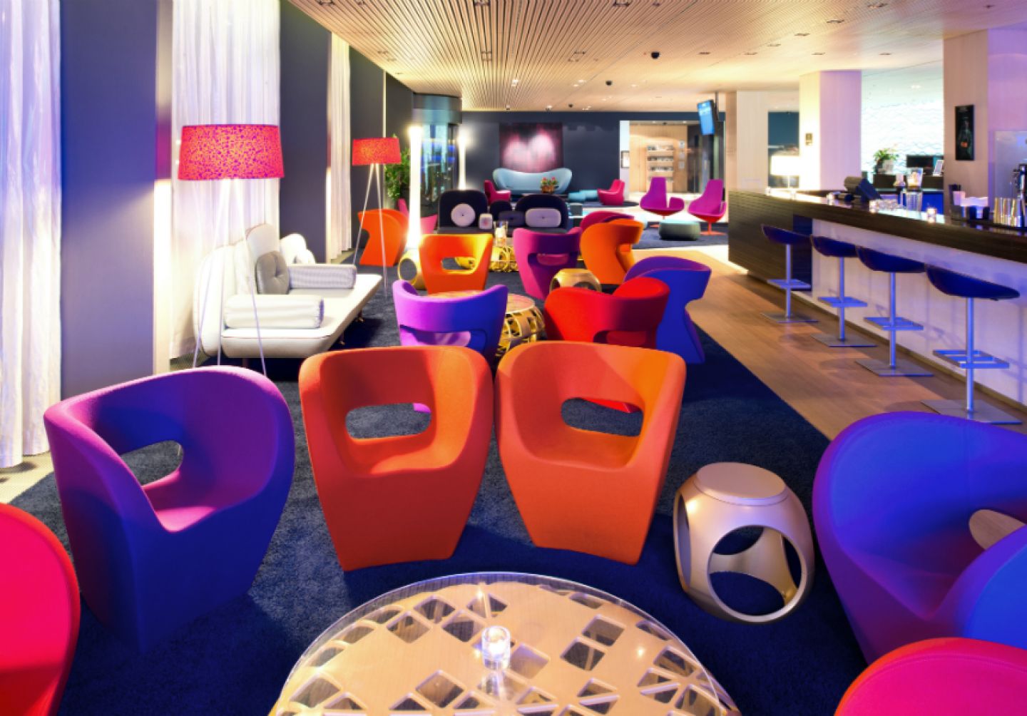 <p>Radisson BLU Hotel Luzern - Bar - MICE Service Group © Foto wimanphotography</p>