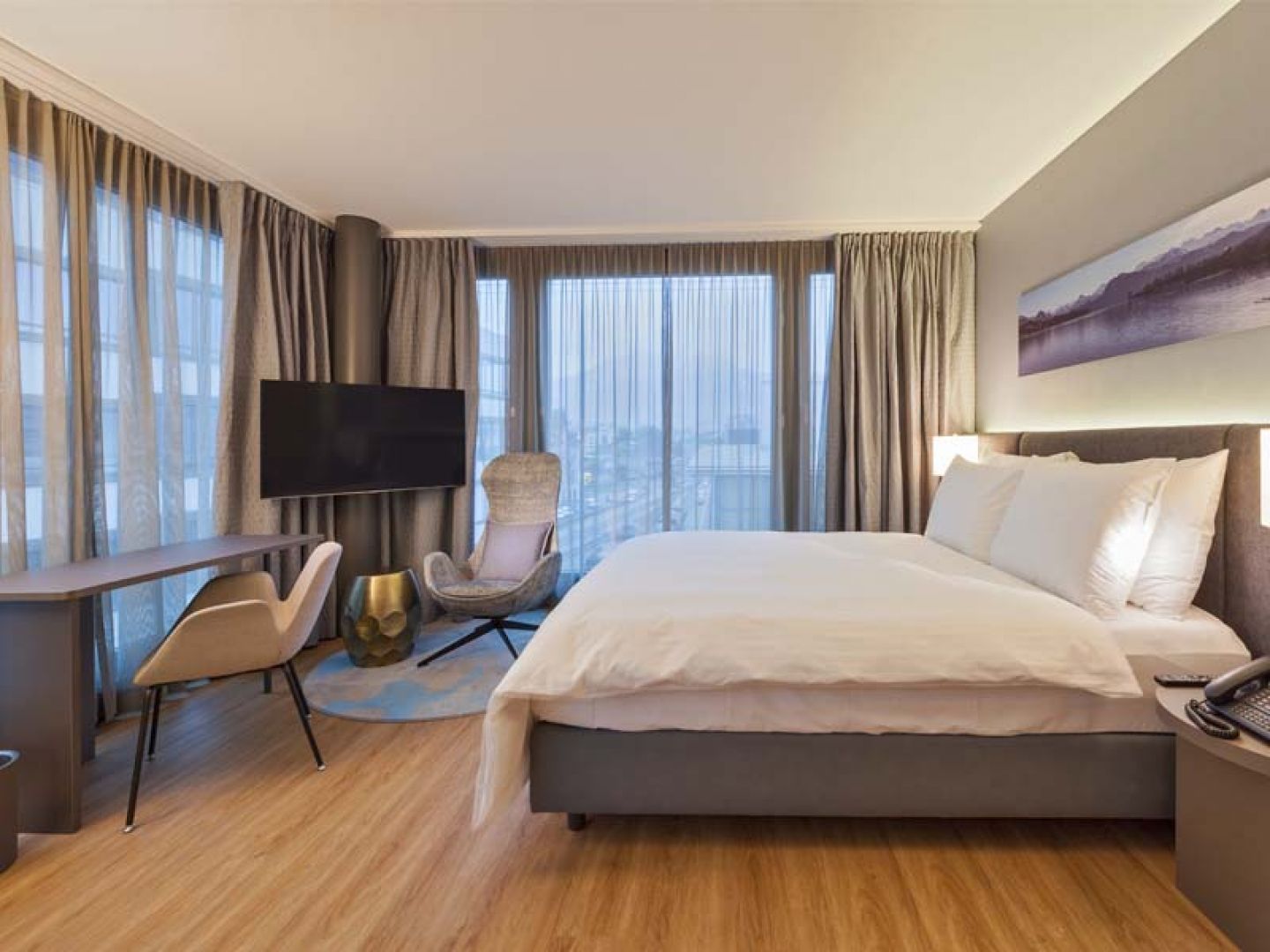 <p>Radisson BLU Hotel Luzern - Wine Lounge - MICE Service Group © Foto Nikolai Wirsing</p>