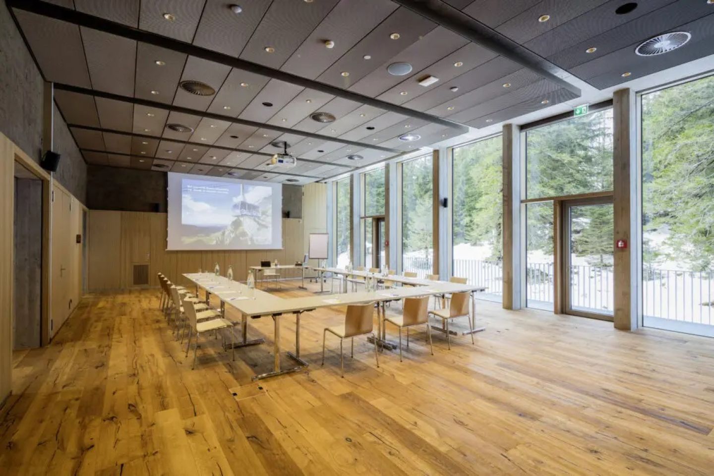 <p>Säntis – das Hotel - Seminarraum - MICE Service Group</p>
<p> </p>